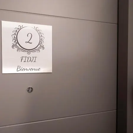 Le Fidji / 100m Gare アパート