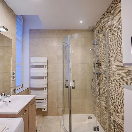 Le Fidji / 100m Gare טור